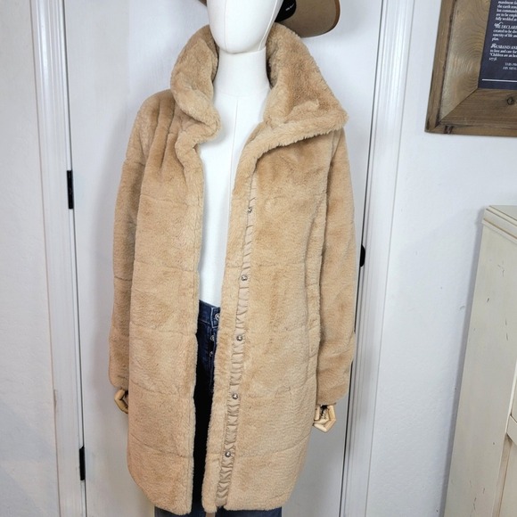 NVLT Faux Fur Teddy Button Coat Size Small Fall Jacket Chic Old Money - Picture 2 of 16